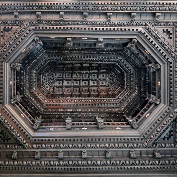 Barcelona.- Palau del Lloctinent, de planta rectangular construït entre 1549/1558. Sostre amb un artesanat de fusta de pi del 1553 (4/2015)