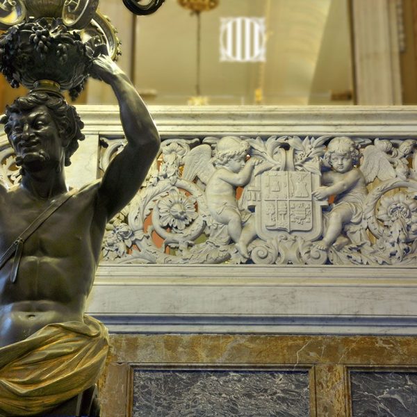 Barcelona.- Palau Moja o dels Marquesos de Comillas, es un gran palau setcentista. Vista de l'ornamentació de l'escala noble (1/2010)