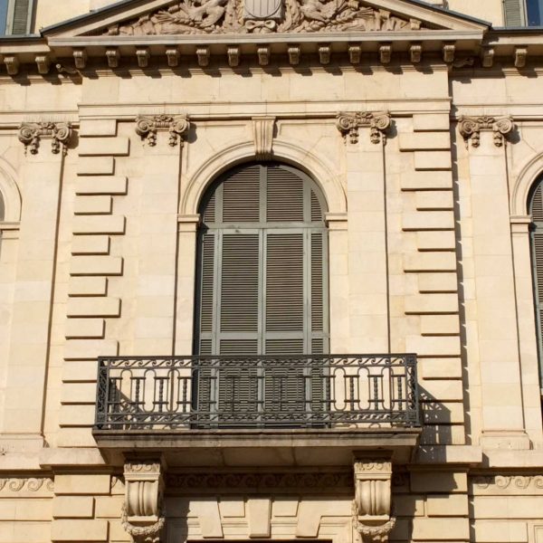 Barcelona.- Palau Robert, construït pel polític d'aquest cognom entre 1898 i1903. Façana posterior de l'edifici (9/2013)