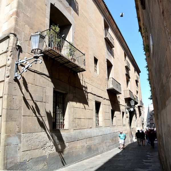 Barcelona.- Palau Episcopal, originalment del S. XIII es considera del XVIII i encara posteriorment reformat per Enric Sagnier entre 1900/1928 (5/2015)