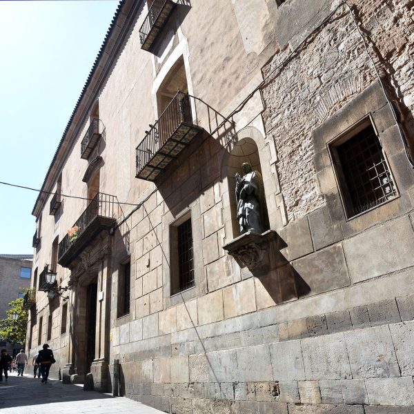 Barcelona.- Palau Episcopal, originalment del S. XIII es considera del XVIII i encara posteriorment reformat per Enric Sagnier entre 1900/1928 (5/2015)