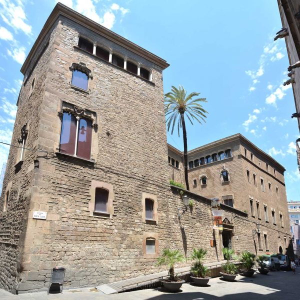 Barcelona.- Casa de l'Ardiaca, forma un conjunt amb la casa del Degà i està conceptuat al voltant d'un pati interior. Ubica l'arxiu Històric de la Ciutat (6/2015)