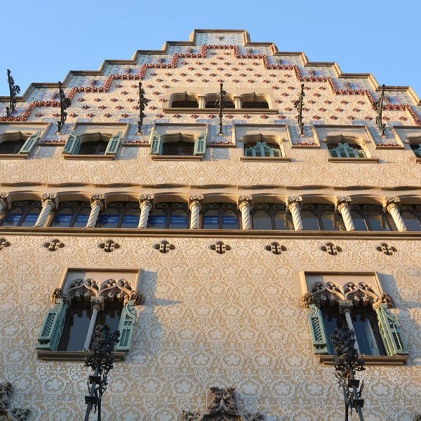 Barcelona.- Casa Amatller de Josep Puig i Cadafalch del 1900. Es tracta de la reforma d'un edifici anterior adaptat a l'arquitectura nòrdica (1/2015)