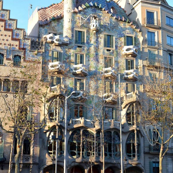 Barcelona.- Casa Batlló remodelada per Antoni Gaudí entre 1905/1907 sobre una edificació anterior. La façana i l'escala van ser de nova construcció. (1/2015)