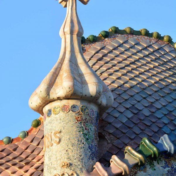 Barcelona.- Casa Batlló remodelada per Antoni Gaudí entre 1905/1907 sobre una edificació anterior. La façana i l'escala van ser de nova construcció (1/2015)