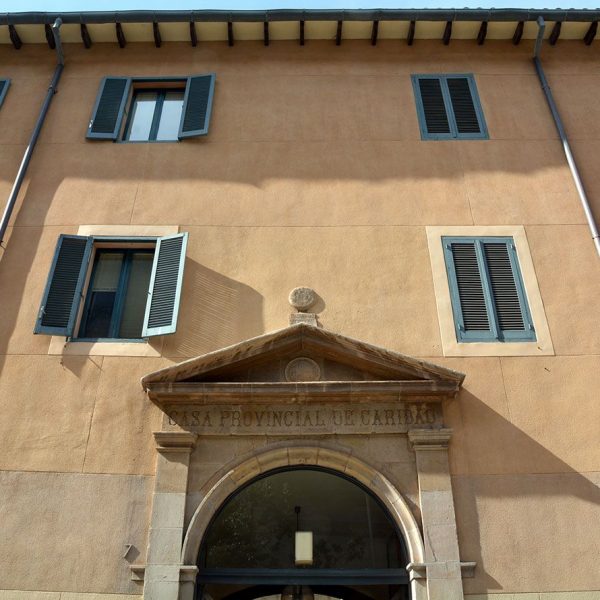 Barcelona.- Casa de la Caritat instal·lada l'any 1772 a l'antic Seminari Conciliar del S. XVIII. (3/2015)