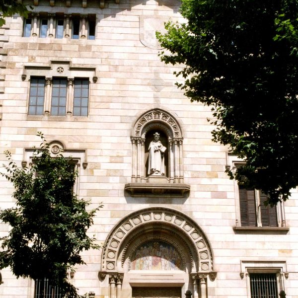 Barcelona.- Seminari Conciliar, obra d'Elies Rogent que es va aixecar entre 1878/1888. Façana de l'església (6/2005)