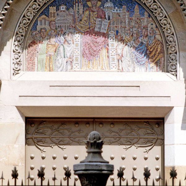 Barcelona.- Seminari Conciliar, obra d'Elies Rogent que es va aixecar entre 1878/1888. Façana de l'església (6/2005)