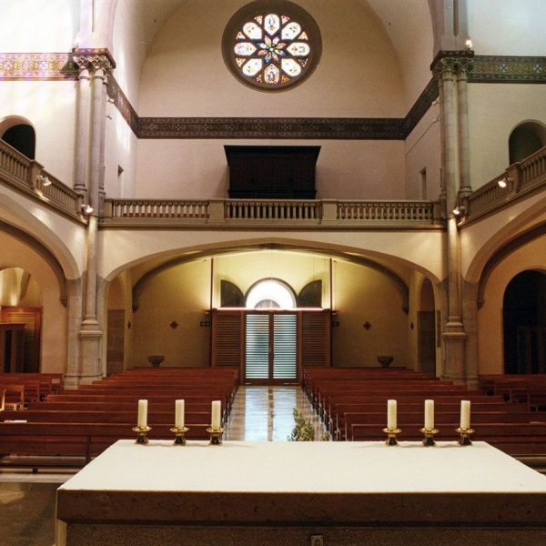 Barcelona.- Seminari Conciliar, obra d'Elies Rogent, es va aixecar entre 1878/1888. Vista del fons de la capella (6/2005)