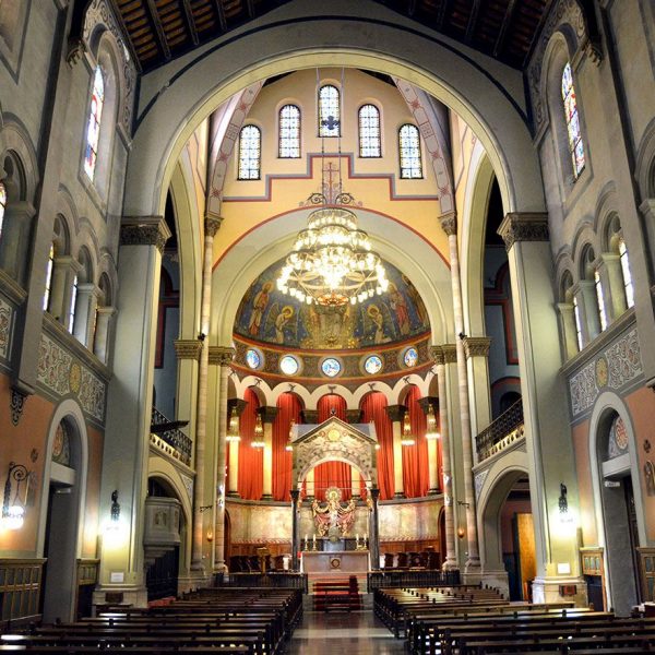 Barcelona.- Casa de la Caritat instal·lada l'any 1772. Església historicista del S. XX de Sta. Maria de Montalegre (3/2015)