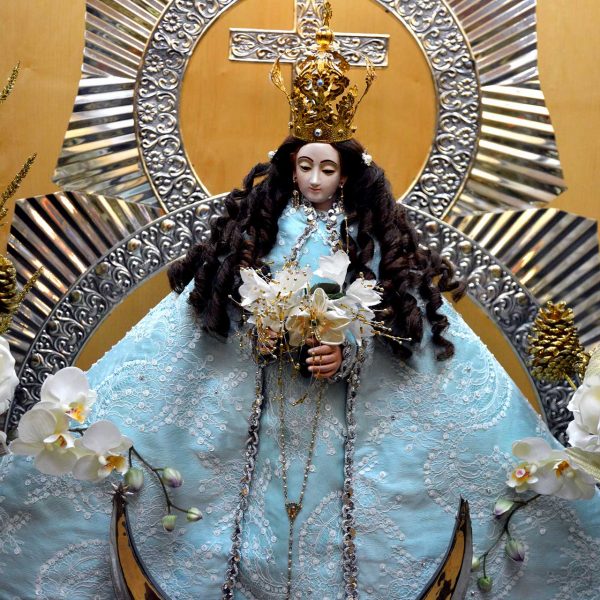 Barcelona.- Casa de la Caritat instal·lada l'any 1772. Església historicista del S. XX de Sta. Maria de Montalegre. Imatge de la Virgen de la Puerta (3/2015)