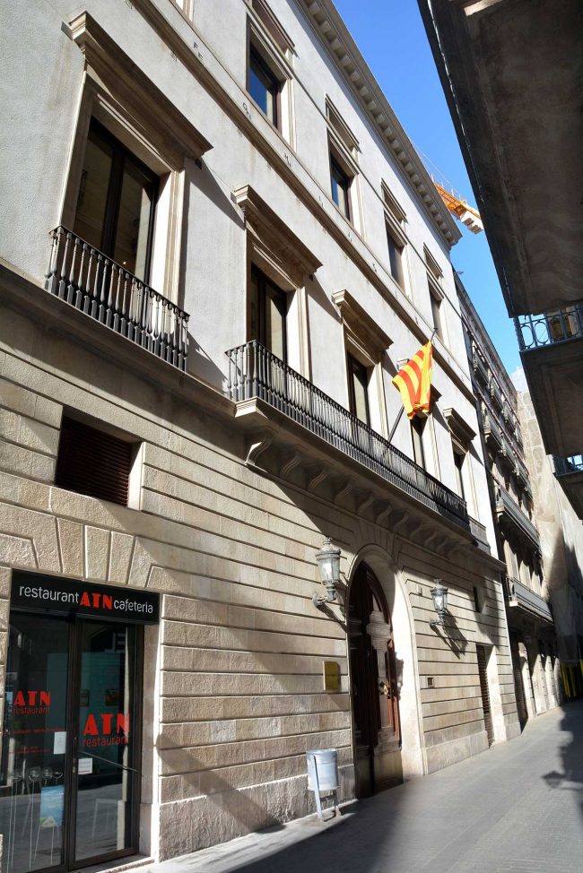 Barcelona.- Ateneu Barcelonès, fundat l'any 1836 i ubicat a l'antic Palau Sabassona es un edifici neoclàssic amb salons decorats per Francesc Pla (1790) (5/015)