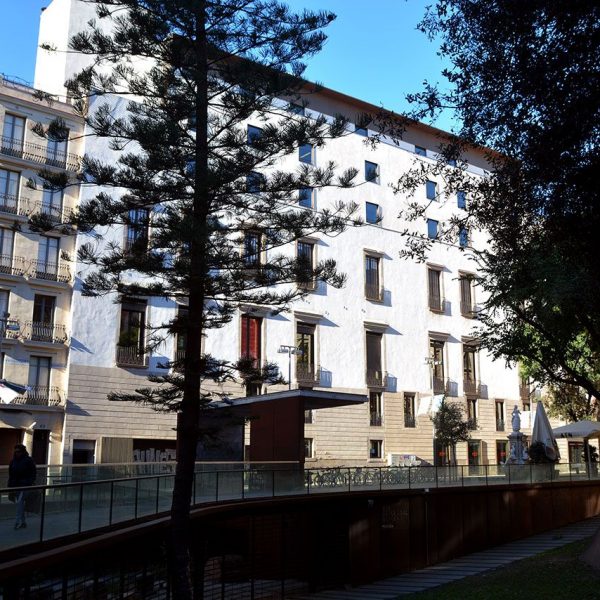 Barcelona.- Ateneu Barcelonès, fundat l'any 1836 i ubicat a l'antic Palau Sabassona es un edifici neoclàssic amb salons decorats per Francesc Pla (1790) (5/015)