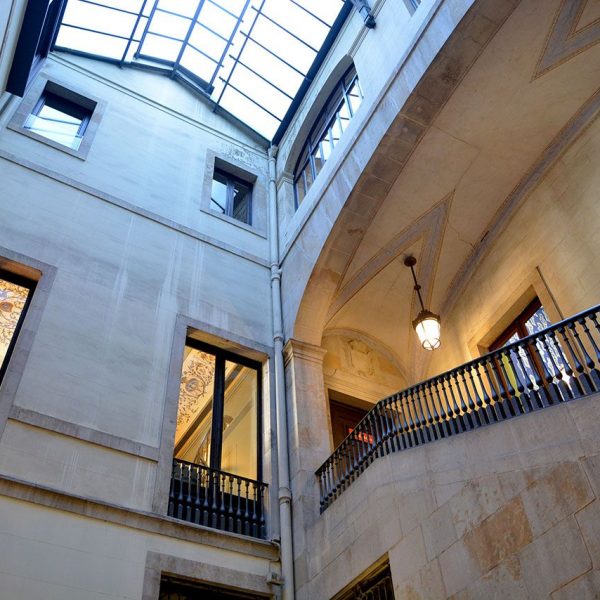 Barcelona.- Ateneu Barcelonès, fundat l'any 1836 i ubicat a l'antic Palau Sabassona es un edifici neoclàssic amb salons decorats per Francesc Pla (1790) (5/015)