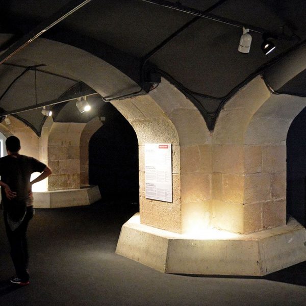 Barcelona.- Casa de la Caritat. Pati Vidal o de les Dones del S. XIX . Soterranis que alberguen una de les sales d'exposicions del CCCB (11/2014