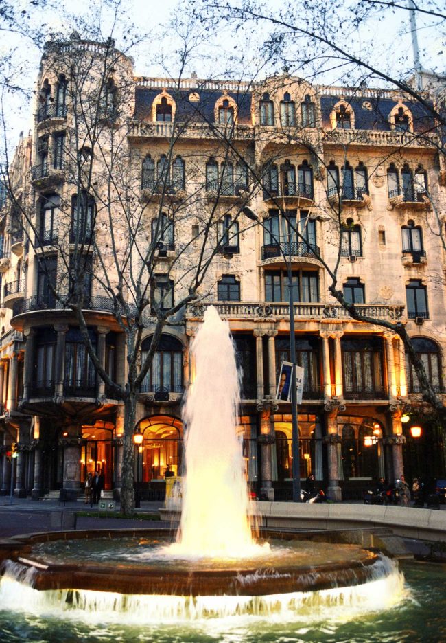 Barcelona.- Casa Fuster de l'arquitecte Domènech i Montaner (1908/1910) adaptada com Hotel (3/2000)
