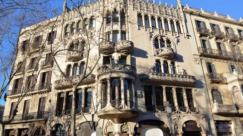Barcelona.- Casa Lleó Morera de 1905 de Lluis Domènech i Montaner. Es un dels edificis més interessants del Modernisme de Barcelona (2/2015)