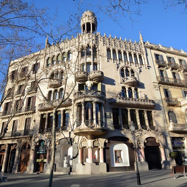 Barcelona.- Casa Lleó Morera de 1905 de Lluis Domènech i Montaner. Es un dels edificis més interessants del Modernisme de Barcelona (2/2015)