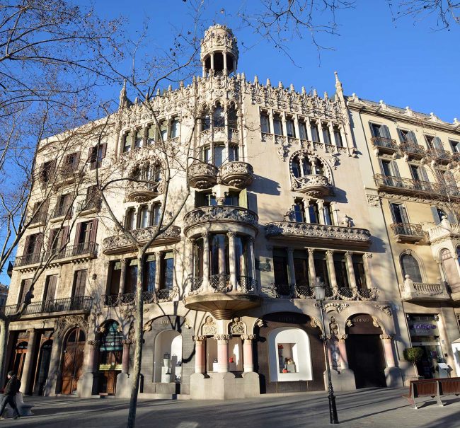 Barcelona.- Casa Lleó Morera de 1905 de Lluis Domènech i Montaner. Es un dels edificis més interessants del Modernisme de Barcelona (2/2015)
