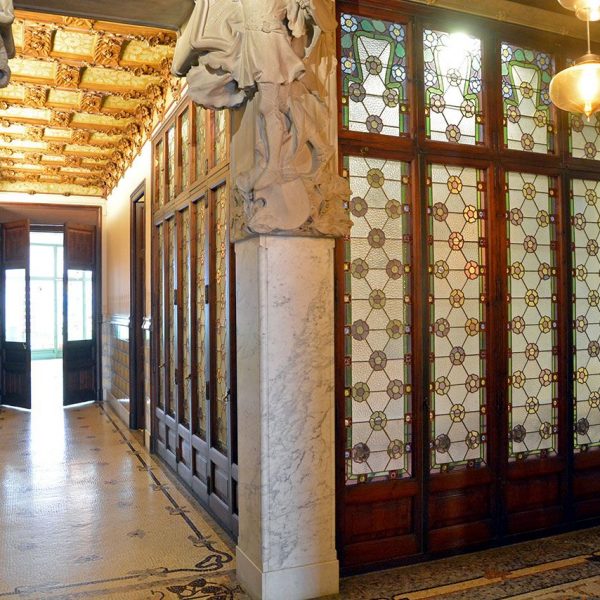 Barcelona.- Casa Lleó Morera de 1905 de Lluis Domènech i Montaner – Detall del passadís (1/2015)