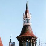Barcelona.- Casa de les Punxes, de Puig i Cadafalch (1903/1905) per la família Terrades. Torre principal a manera de torre del homenatge(1/2005)