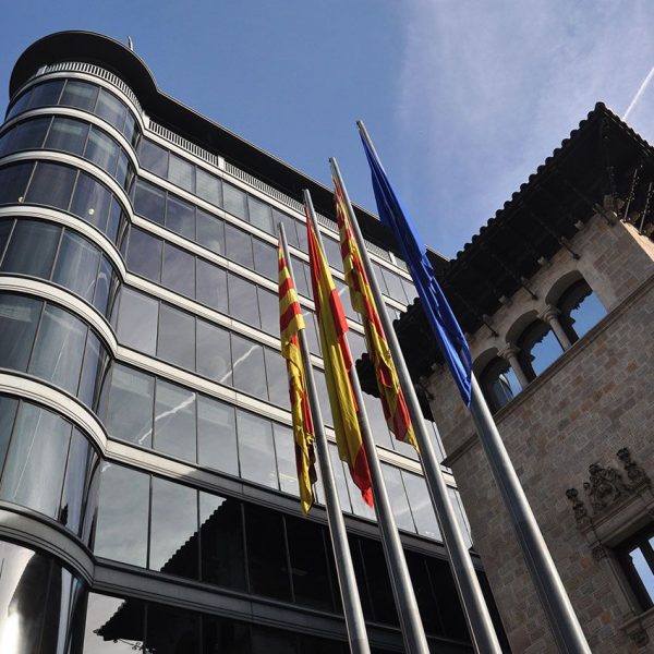 Barcelona.- Casa Serra, de Puig i Cadafalch (1903) Es la seu actual de la Diputació de Barcelona i fa de pantalla del modern edifici d'aquesta institució (1/2014)