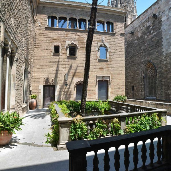 Barcelona.- Casa de l'Ardiaca, forma un conjunt amb la casa del Degà - Vista de la terrassa del primer pis (6/2015)