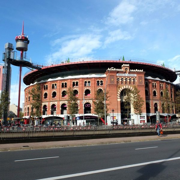 Barcelona.- Centre Comercial Les Arenes inaugurat l'any 2011 a l'edifici de l'antiga plaça de toros inaugurada l'any 1900 i clausurada el 1977 (12/2014)