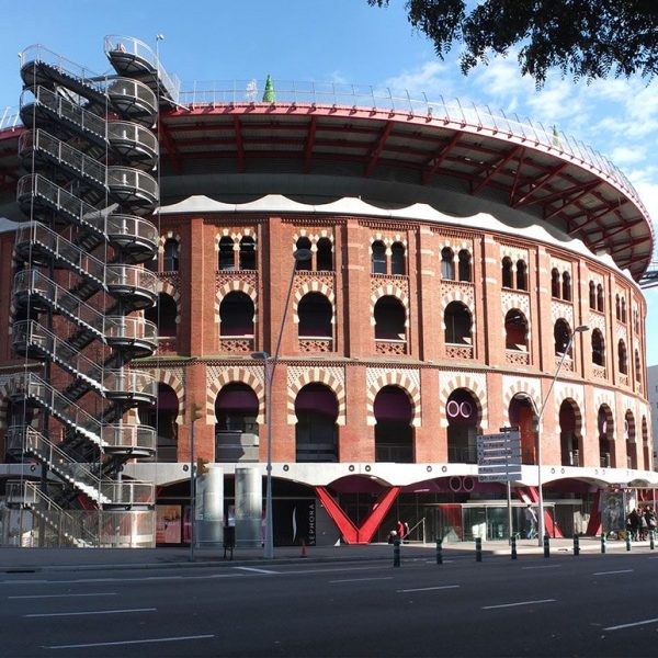 Barcelona.- Centre Comercial Les Arenes inaugurat l'any 2011 a l'edifici de l'antiga plaça de toros inaugurada l'any 1900 i clausurada el 1977 (12/2014)