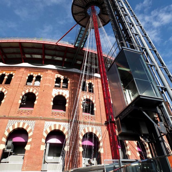 Barcelona.- Centre Comercial Les Arenes inaugurat l'any 2011 a l'edifici de l'antiga plaça de toros inaugurada l'any 1900 i clausurada el 1977 (12/2014)