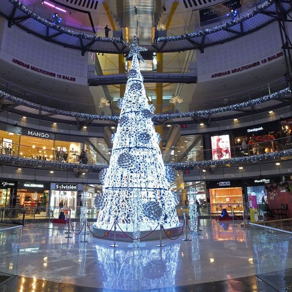 Barcelona.- Centre Comercial Les Arenes inaugurat l'any 2011 a l'edifici de l'antiga plaça de toros inaugurada l'any 1900 i clausurada el 1977 (12/2014)
