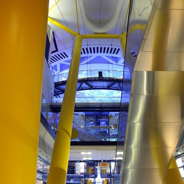 Barcelona.- Centre Comercial Les Arenes inaugurat l'any 2011 a l'edifici de l'antiga plaça de toros inaugurada l'any 1900 i clausurada el 1977 (12/2014)