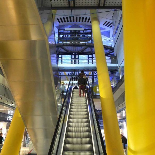 Barcelona.- Centre Comercial Les Arenes inaugurat l'any 2011 a l'edifici de l'antiga plaça de toros inaugurada l'any 1900 i clausurada el 1977 (12/2014)