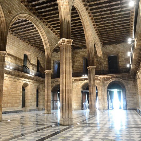 Barcelona.- La Llotja amb el gran saló gòtic de Contractació de tres naus acabat l'any 1392 obra de Pere d'Arvei (4/2017)