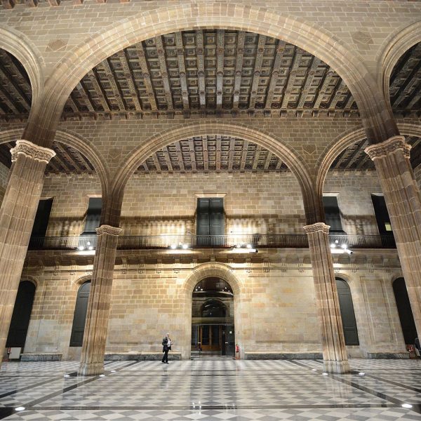 Barcelona.- La Llotja amb el gran saló gòtic de Contractació de tres naus acabat l'any 1392 obra de Pere d'Arvei (4/2017)
