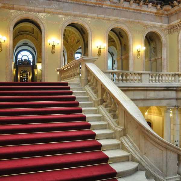 Barcelona.- Parlament de Catalunya. Escala noble construïda per Pere Falqués amb motiu de l'Exposició Universal de Barcelona de 1888 (1/2010)