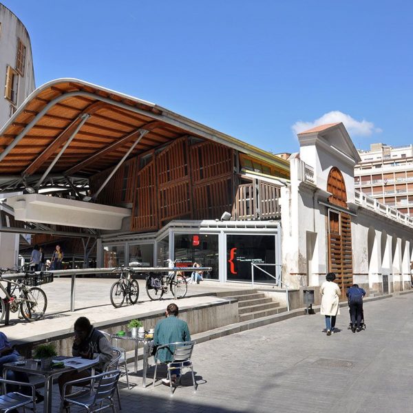Barcelona.-Mercat de Santa Caterina, construït amb estil neoclàsssic en el solar que havia ocupat aquest convent fins el 1837. Va ser totalment remodelat l'any 2005 (2/2015)