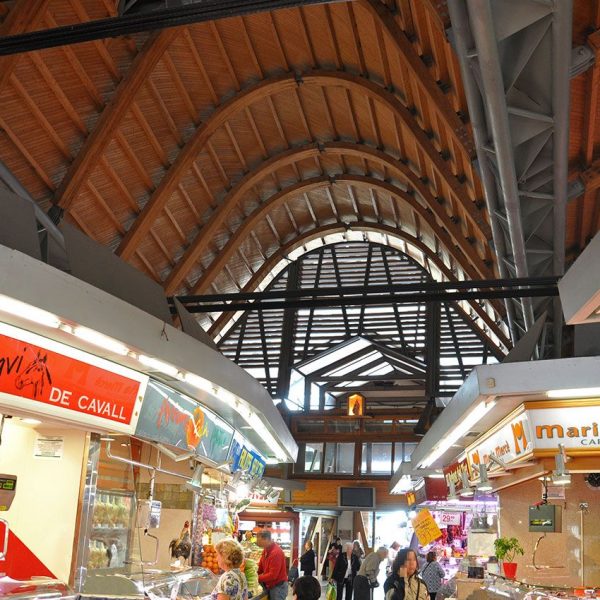 Barcelona.-Mercat de Santa Caterina, construït amb estil neoclàsssic en el solar que havia ocupat aquest convent fins el 1837. Va ser totalment remodelat l'any 2005 (5/2014)