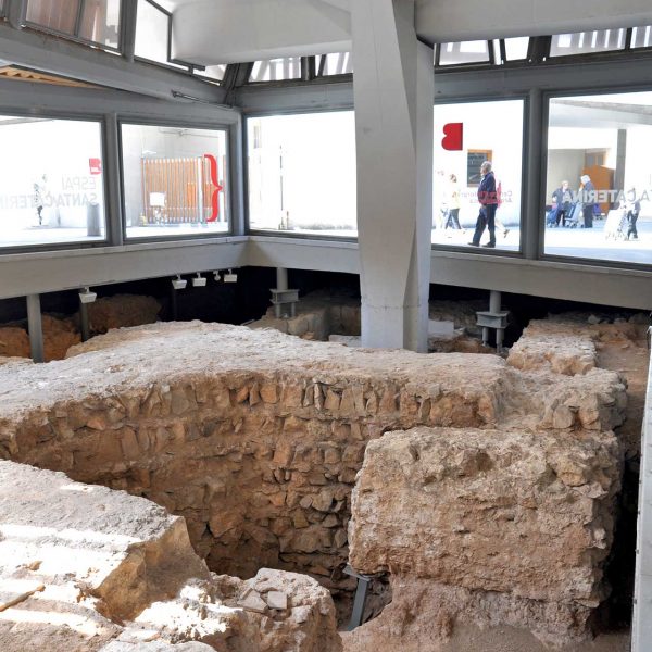 Barcelona.- Restes de l'antic Convent de Santa Caterina, fundat en el S. XIII i actiu fins 1837 quant es va convertir en mercat (5/2014)