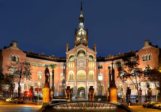 Barcelona.-Hospital de la Sta. Creu i S. Pau. Excepcional conjunt d'edificacions modernistes de pavellons construïts per Lluis Domènch i Montaner i pel seu fill Domènech Roura (11/2014)