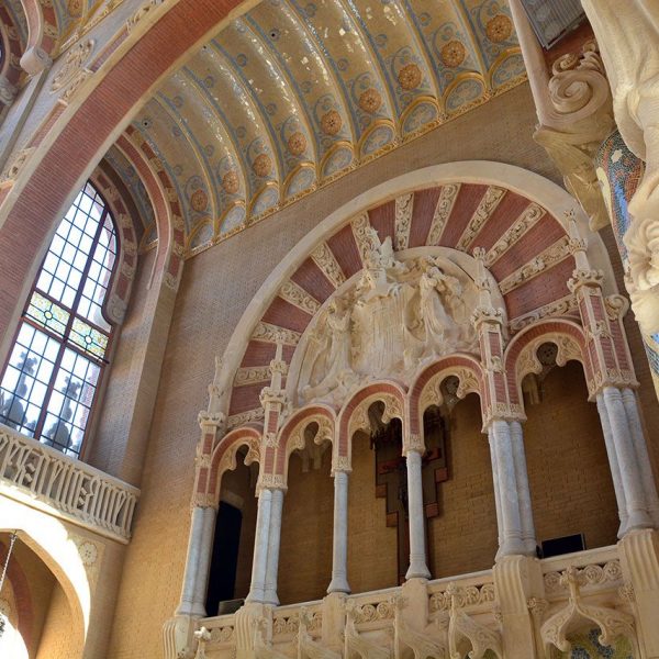 Barcelona.-Hospital de la Sta. Creu i S. Pau, construït per Lluis Domènch i Montaner i pel seu fill Domènech Roura - Sala d'actes (12/2014)