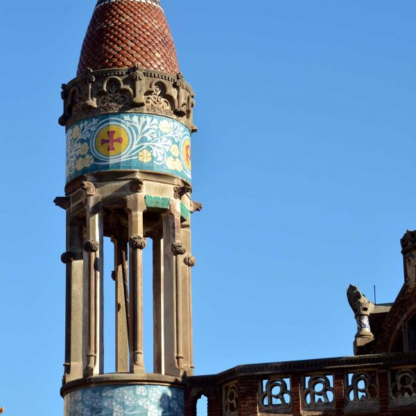 Barcelona.-Hospital de la Sta. Creu i S. Pau, construït per Lluis Domènch i Montaner i pel seu fill Domènech Roura-Dipòssit d'aigua del Pavelló de S. Rafael (12/2014)