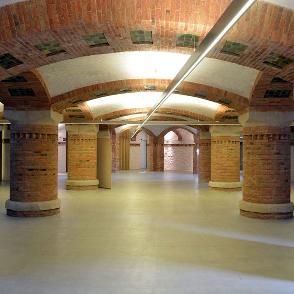 Barcelona.- Hospital de la Sta. Creu i S. Pau, construït per Lluis Domènch i Montaner i pel seu fill Domènech Roura - Intercomunicadors subterrànis entre pavellons (1/2015)