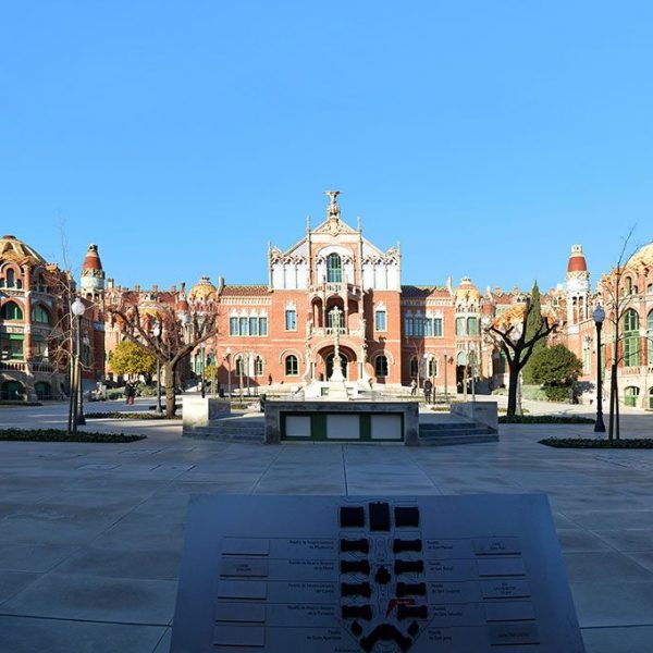 Barcelona.-Hospital de la Sta. Creu i S. Pau. Excepcional conjunt d'edificacions modernistes de pavellons construïdes per Lluis Domènch i Montaner i pel seu fill Domènech Roura (1/2015)