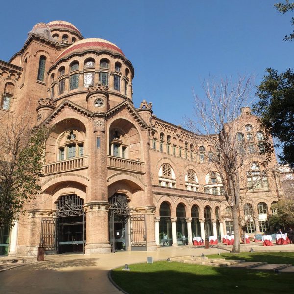 Barcelona.-Hospital de la Sta. Creu i S. Pau, construït per Lluis Domènch i Montaner i pel seu fill Domènech Roura - Casa de Convalescència (3/2015)
