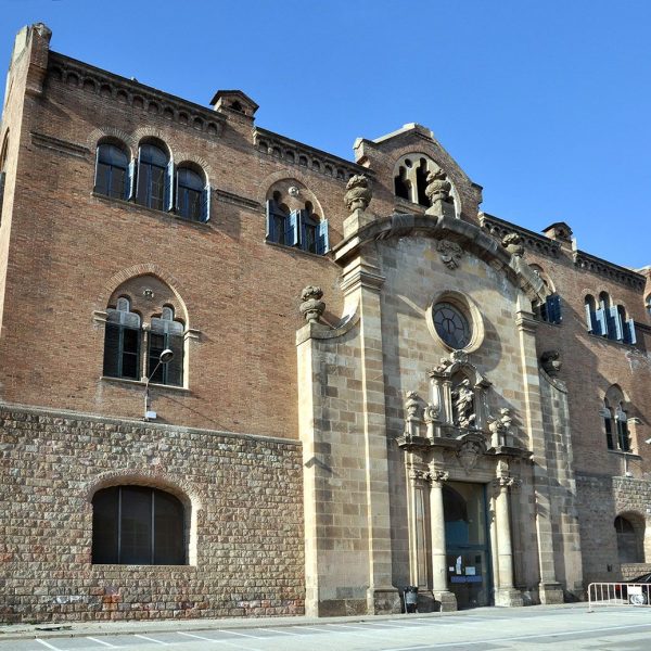 Barcelona.-Hospital de la Sta. Creu i S. Pau, construït per Lluis Domènch i Montaner i pel seu fill Domènech Roura - Pavelló del Convent (1/2012)