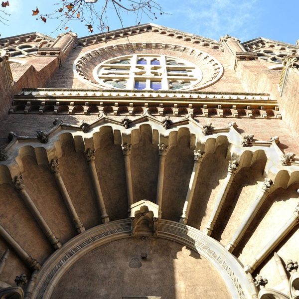 Barcelona.- Hospital de la Sta. Creu i S. Pau, construït per Lluis Domènch i Montaner i pel seu fill Domènech Roura - Església (1/2012)