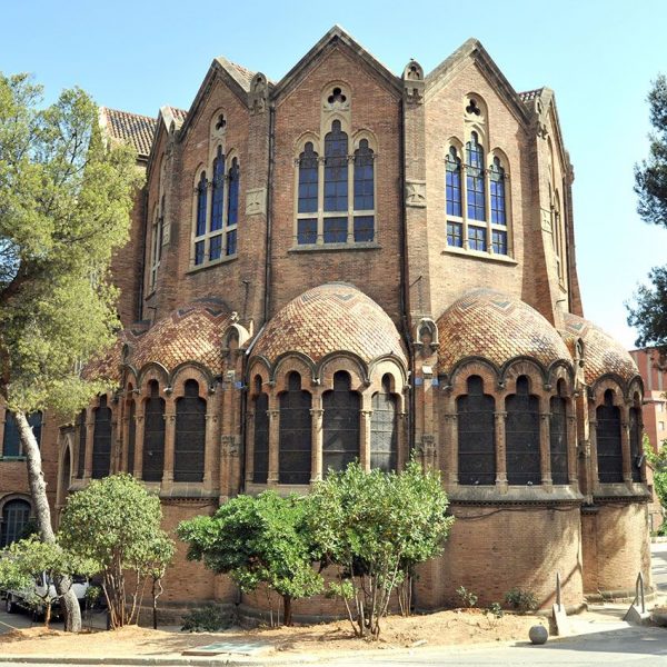 Barcelona.- Hospital de la Sta. Creu i S. Pau, construït per Lluis Domènch i Montaner i pel seu fill Domènech Roura - Església (5/2012)