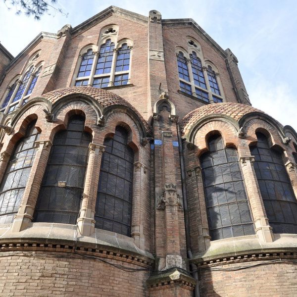 Barcelona.- Hospital de la Sta. Creu i S. Pau, construït per Lluis Domènch i Montaner i pel seu fill Domènech Roura - Església (5/2012)