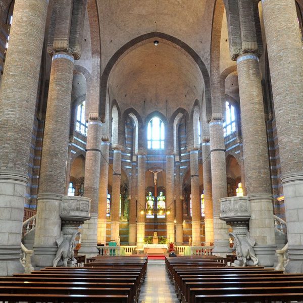 Barcelona.- Hospital de la Sta. Creu i S. Pau, construït per Lluis Domènch i Montaner i pel seu fill Domènech Roura - Església (1/2012)